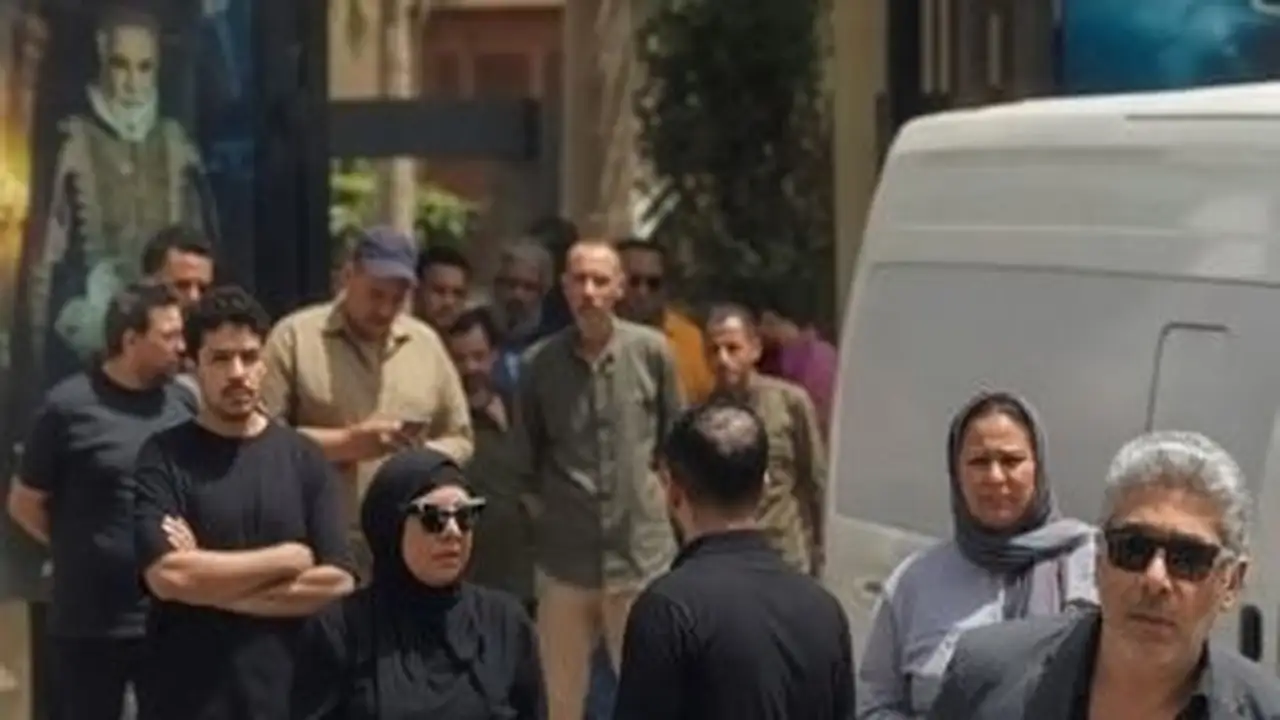 وداع أخير.. مسار جنازة الفنان عبد الرحمن أبو زهرة قبل الصلاة بمحيط الحسين
